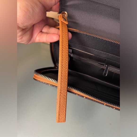 Beverly Hills Polo Cognac/Dark Brown Wristlet/Crossbody - Picture 6 of 7